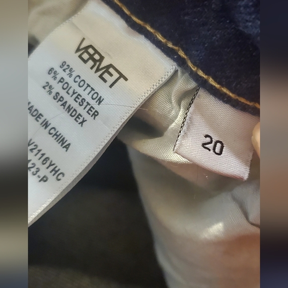 VERVET Plus Size - Like New Size 20 Distressed Vervet Jeans - Picture 7 of 9